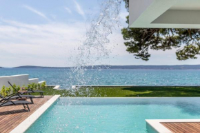 Villa Sea Star - seafront beach with 80m2 heated pool